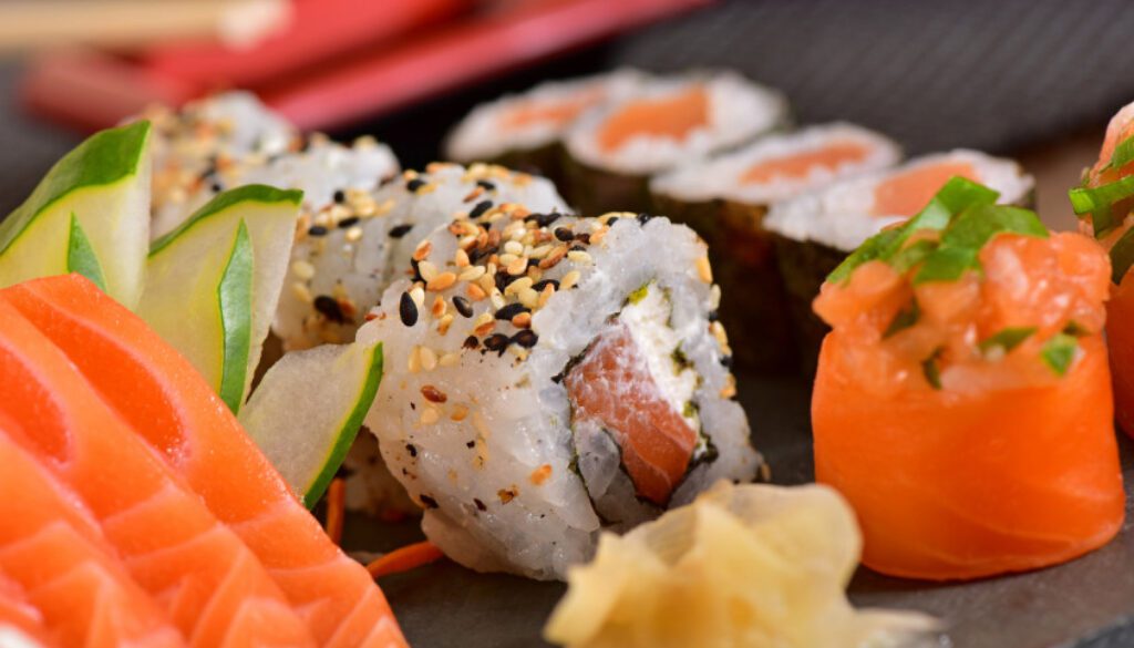 Os-cuidados-no-manuseio-de-alimentos-em-restaurante-japonês-e1548856912626