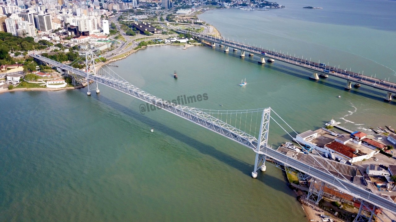 Conheça a Ponte Hercílio Luz em Florianópolis