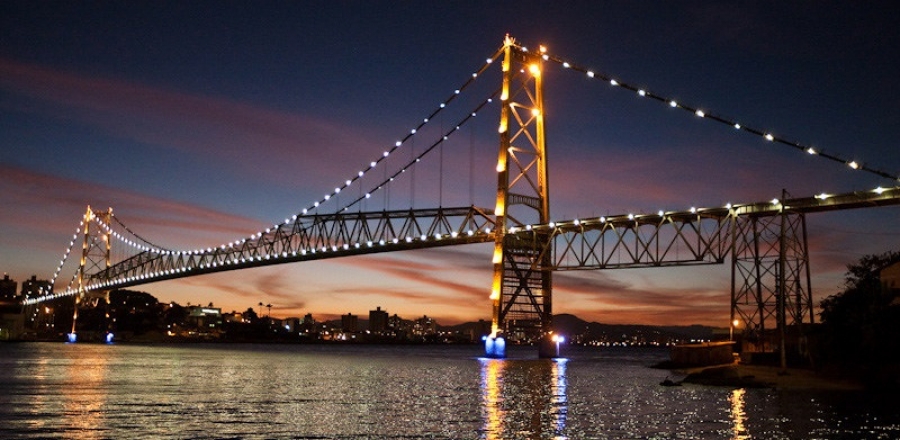 Conheça a Ponte Hercílio Luz em Florianópolis